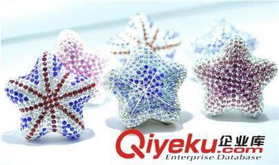 DAD鑲鉆五角星風(fēng)口香水 鑲鉆五角星汽車飾品 水晶鉆海星風(fēng)口香膏-饒平縣海山路士達(dá)汽車裝飾用品經(jīng)營部提供DAD鑲鉆五角星風(fēng)口香水 鑲鉆五角星汽車飾品 水晶鉆海星風(fēng)口香膏的相關(guān)介紹、產(chǎn)品、服務(wù)、圖片、價格饒平縣海山路士達(dá)汽車裝飾用品經(jīng)營部、汽車防爆膜;汽車改裝件;LED燈;汽車飾品;汽車香水;車載小電器;車衣